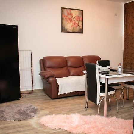 Apartament Capitala Militari Roşu Eksteriør bilde