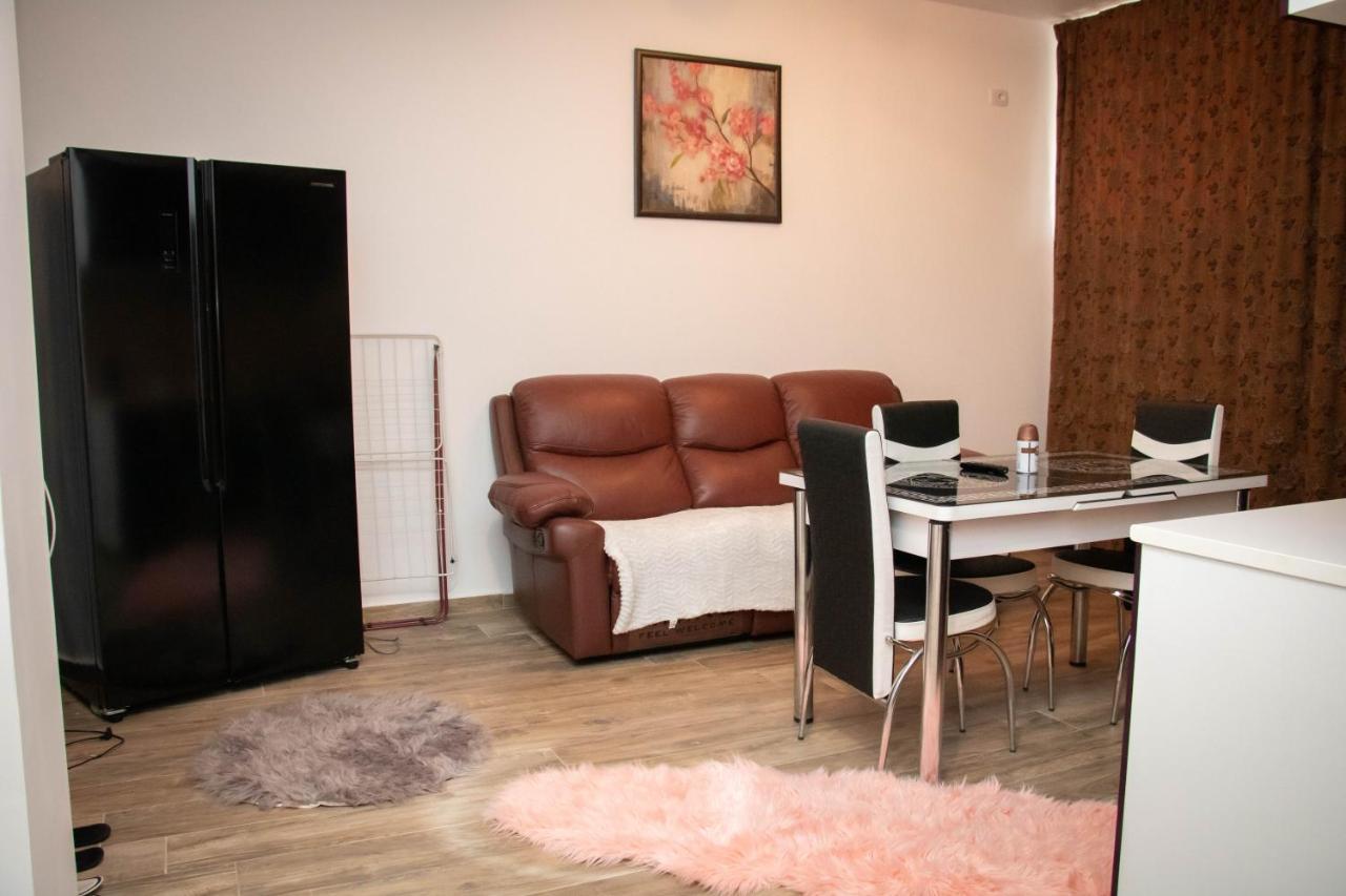 Apartament Capitala Militari Roşu Eksteriør bilde